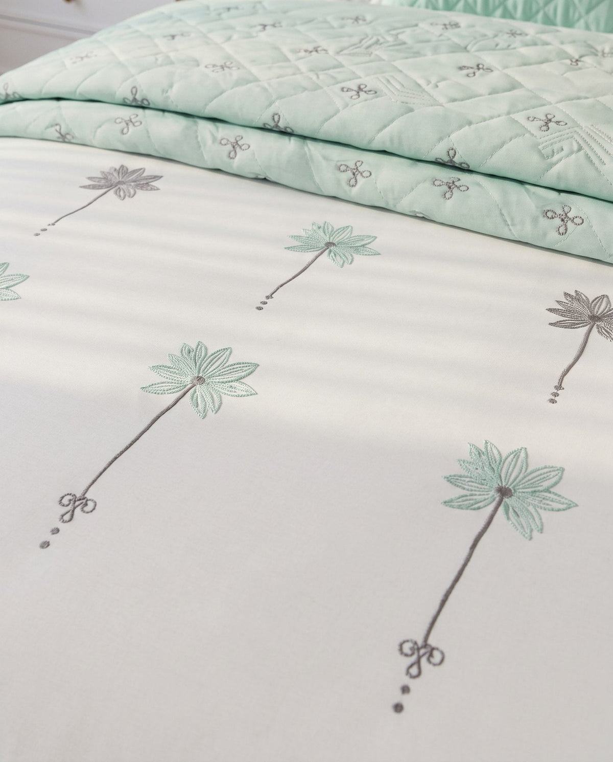 Tessera Luxury Essential mint
