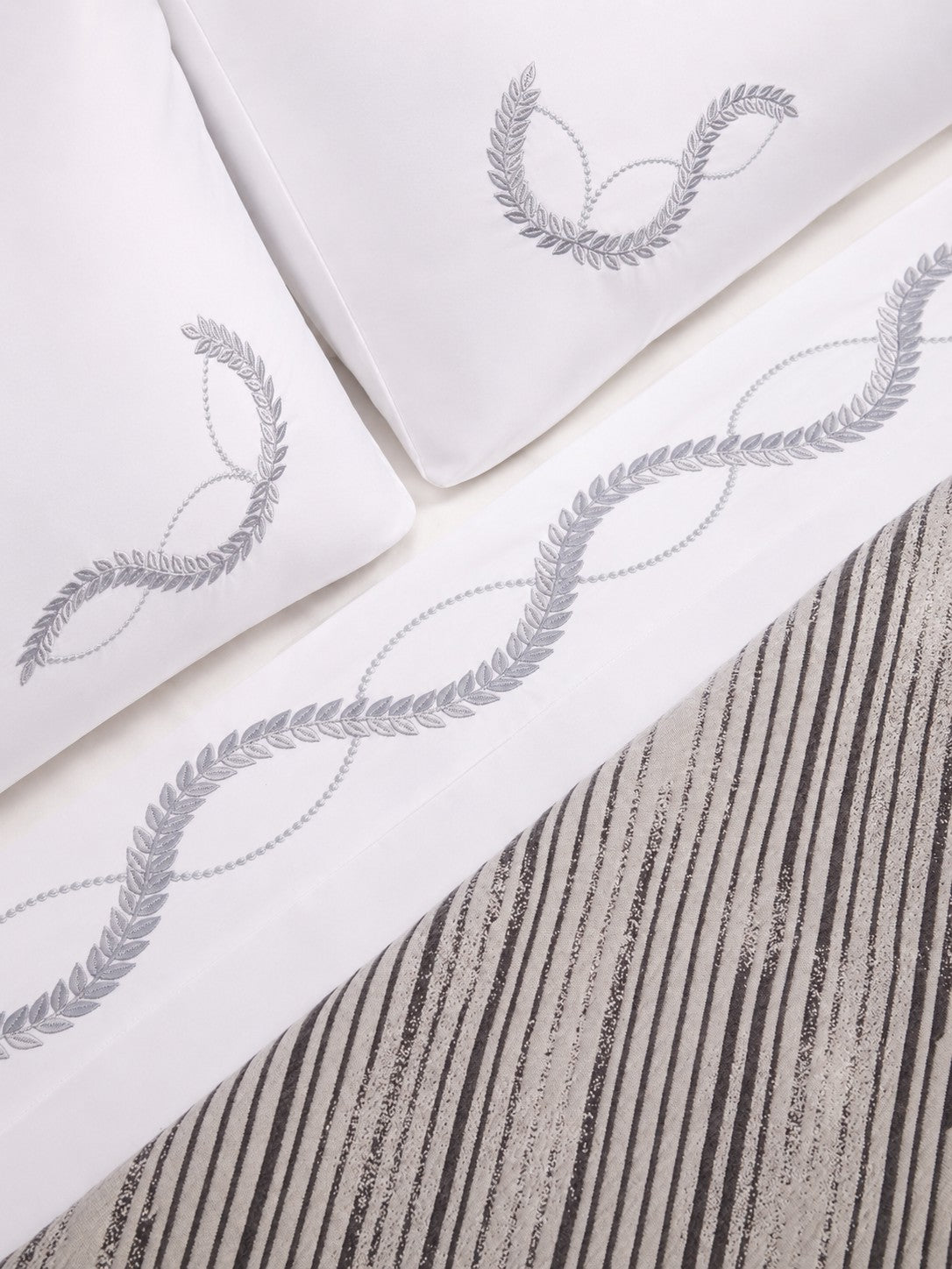 The Reversible Jacquard Light Weight Quilt